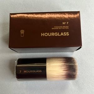 🧰 HOURGLASS | FINISHING BRUSH NO. 7